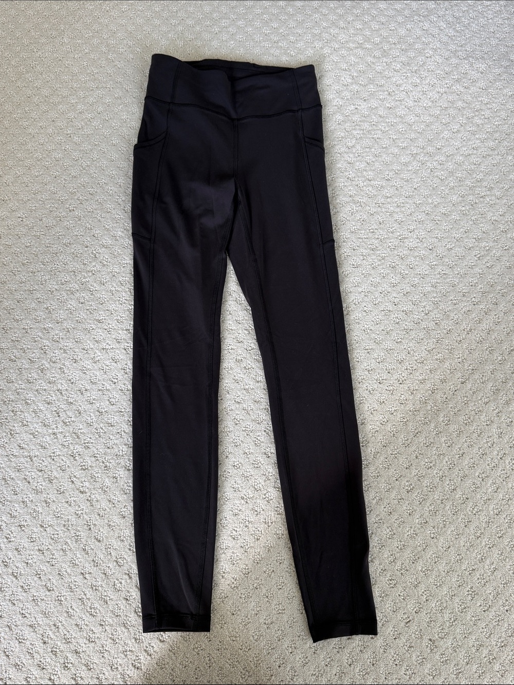 Lululemon legging. Black with side pockets. Size 6